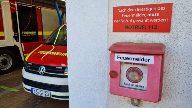 Read more about the article Der rote Knopf am Feuerwehrhaus
