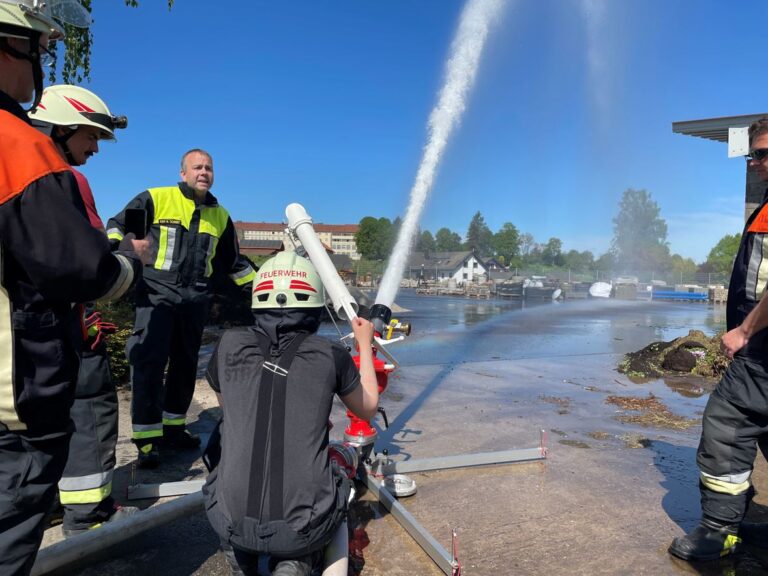 Mehr über den Artikel erfahren Ausbildungstag der Feuerwehr Auerbach