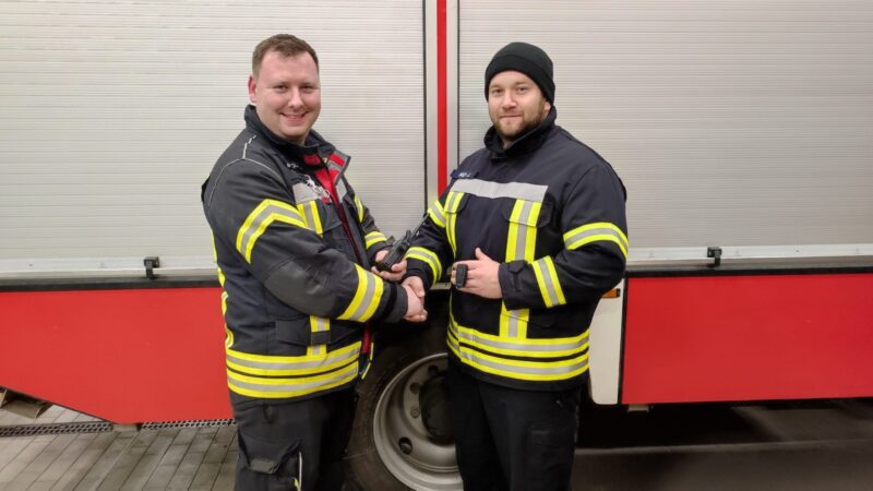 Feuerwehrverein spendet Funkadapter an die aktive Wehr in Neukirchen