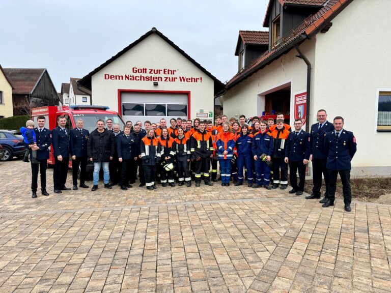 Mehr über den Artikel erfahren Feuerwehrkräfte aus drei Kommunen meistern Ausbildung