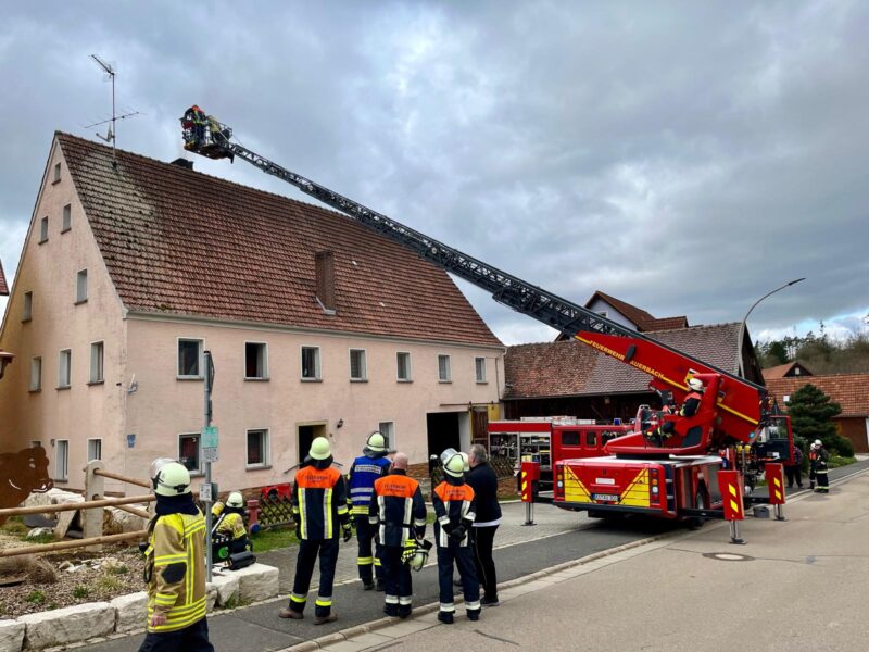 Feuerwehren verhindern schlimmeres bei Kaminbrand in Riglashof bei Eschenfelden