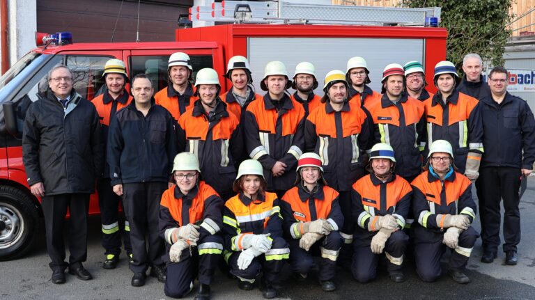 Mehr über den Artikel erfahren Leistungsabzeichen verschiedener Stufen -zwei Feuerwehrfrauen mit am Start