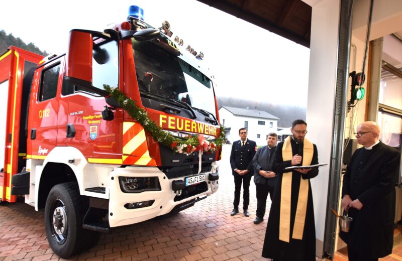 Segnung des neuen GW-L2 der Feuerwehr Illschwang